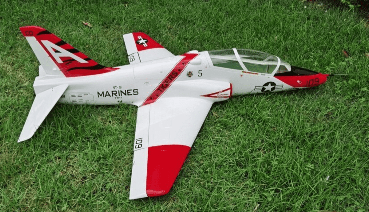 PilotRC BAE Hawk 1 8m 70 9in Composite Jet 02