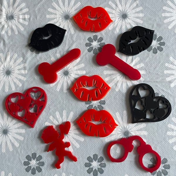 11 x Saucy Valentines Cupcake Charms