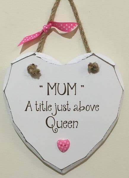 Mum title above Queen Hanging Heart