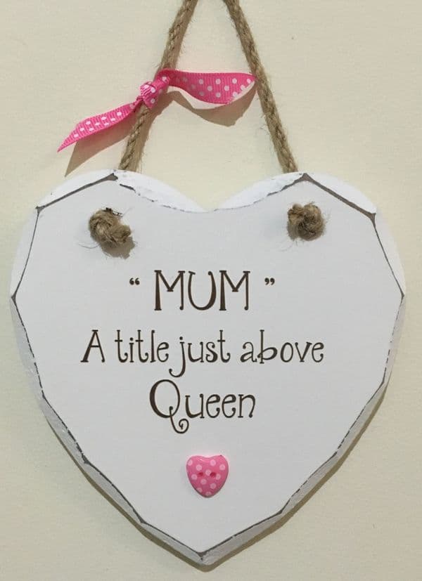 Mum title above Queen Hanging Heart