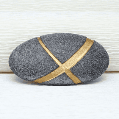 Contemporary Pebble brooch with gold inlaid lines no.3