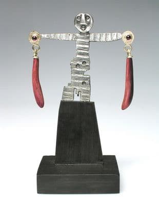 Earrings with Manstand