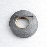 Pebble brooch 'Round'