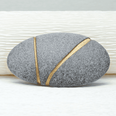 Pebble brooch, stripe 6 with gold lines
