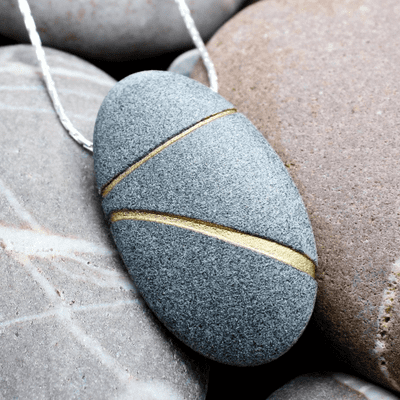 Peeble pendant, stripe 6. A nature-inspired contemporary piece of jewellery