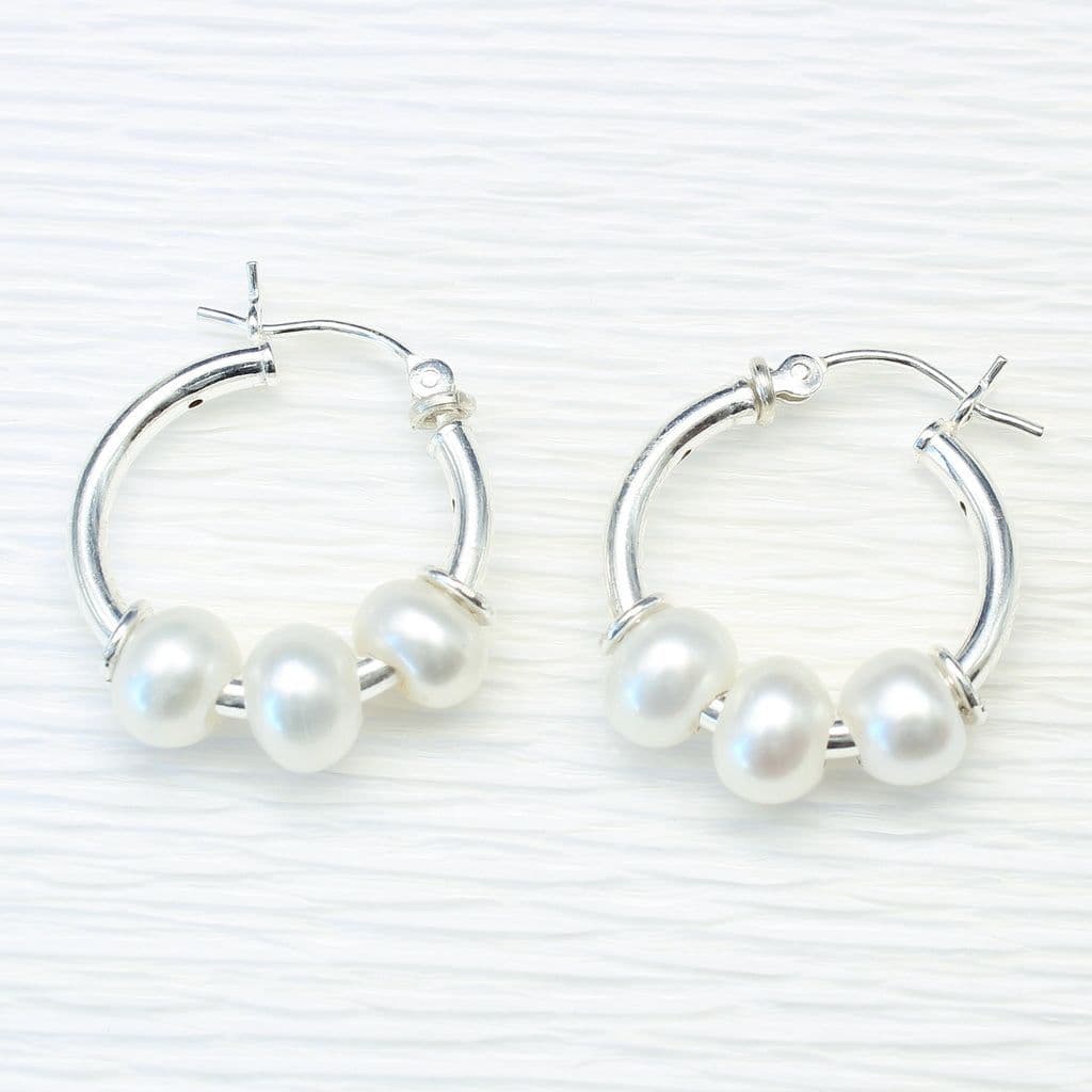 Silver sleeper earrings with 3 freshwater pearls