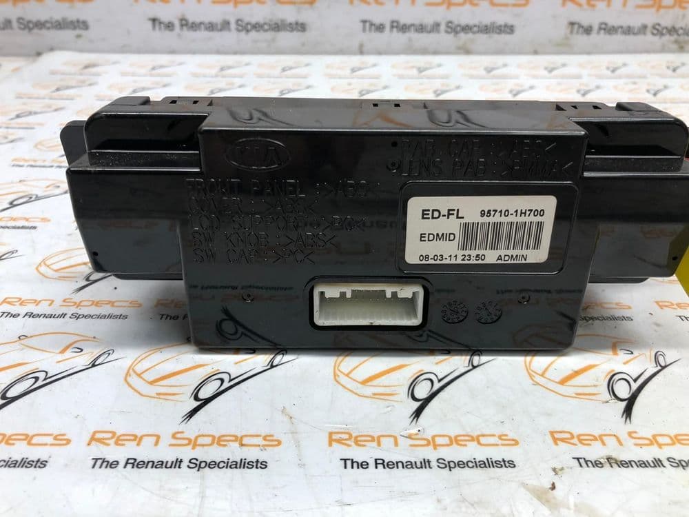 RENAULT MEGANE RADIO DISPLAY 957101H700 GENUINE USED.