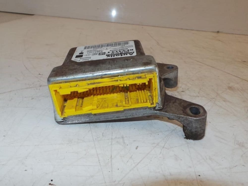 Vauxhall Vivaro Airbag ECU Computer Module 8200272534 renault Trafic