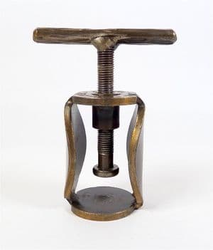 2007 Aussie-Mac-Cracker Screw Clamp Vice Nutcracker Nut Cracker Machine Australia Macadamia