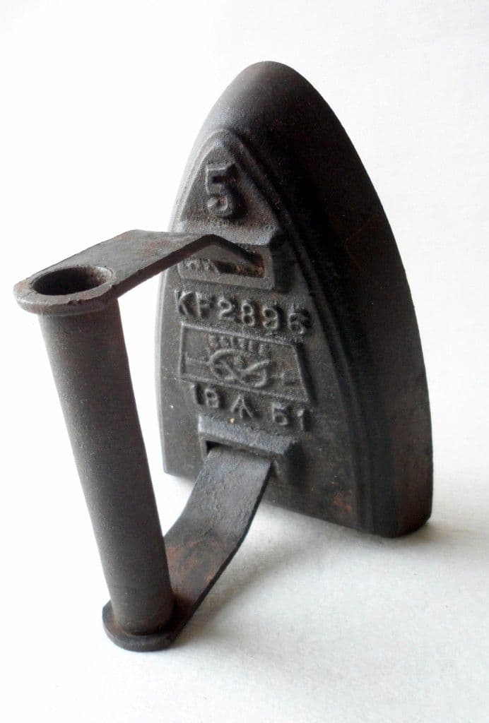 British Army Cast Flat Sad Iron Salter No.5 England 1951 KF2896 National Service Broad Arrow Mark