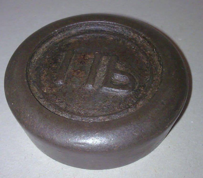 Single Vintage Cast Iron Shop Weight 1lb One Pound Circa 1930s Paperweight