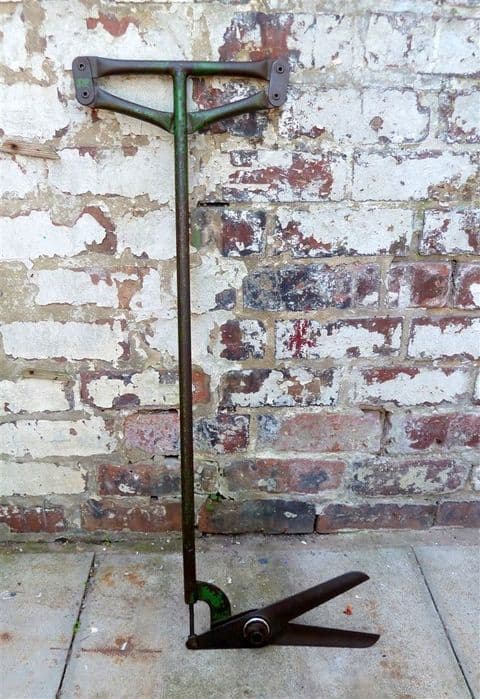 Unusual Vintage Gardening Tool Mechanical Garden Lawn Grass Edging Shears Cutters Trimmers Cupeco?