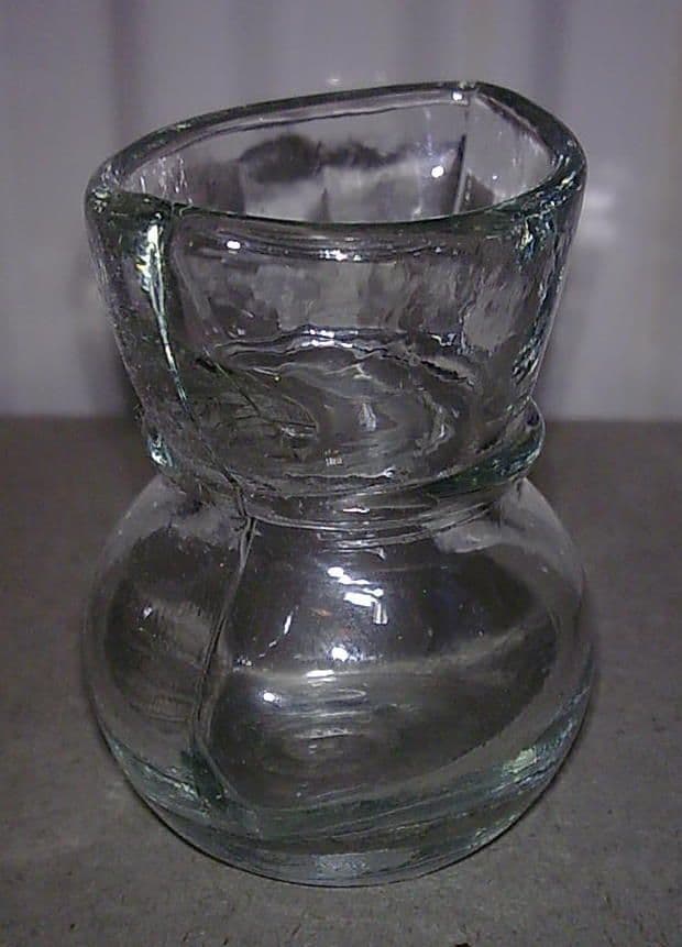 Vintage Clear Glass Reservoir Type Eye Bath Wash Circa 1950s Q2 Type