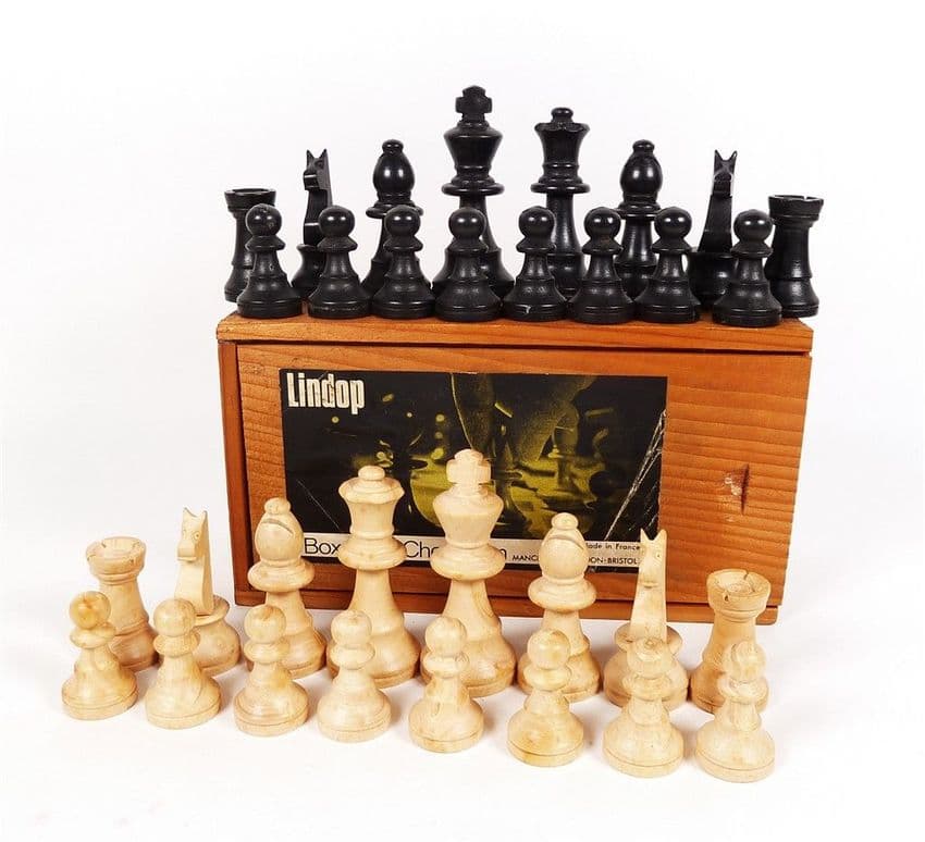 Vintage Game French Lindop Boxwood Chessmen Chess Piece Set Original Paper Label Pine Box 2.625 King