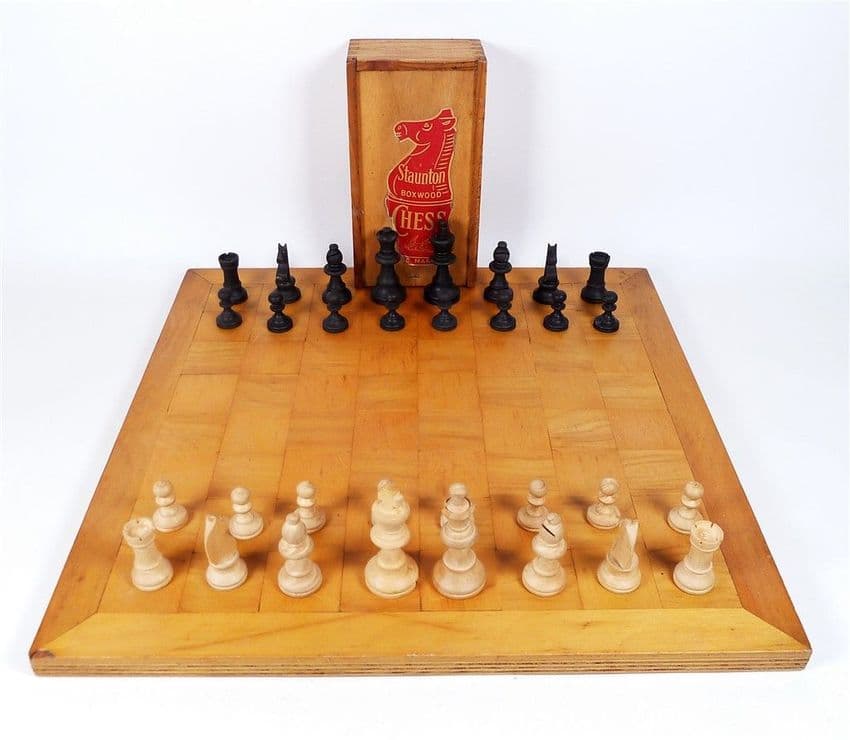 Vintage Game House Martin Staunton Boxwood Chess Piece Set & Wooden Wood Board 2.375" King