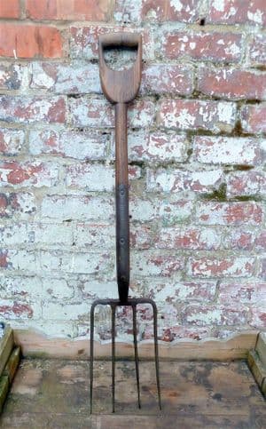 Vintage Gardening Traditional Brades & Co D Handle Ash 4 Tine Spring Temper Garden Fork 41" 743