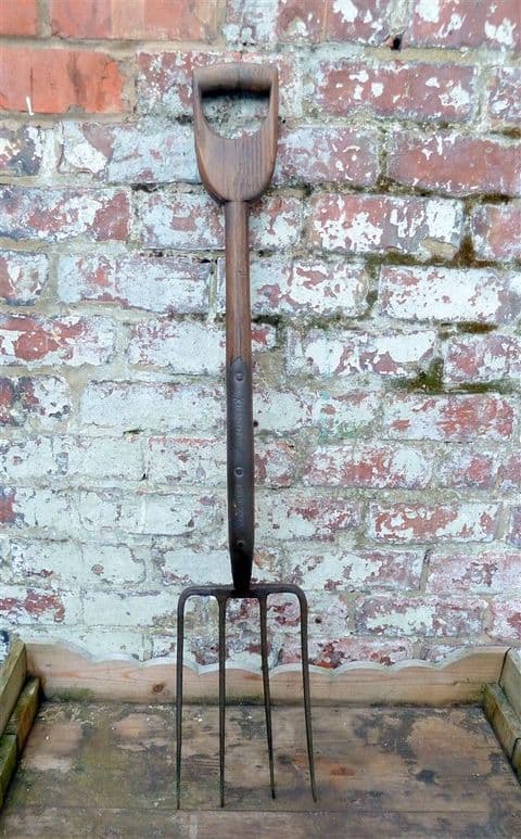 Vintage Gardening Traditional Brades & Co D Handle Ash 4 Tine Spring Temper Garden Fork 41" 743