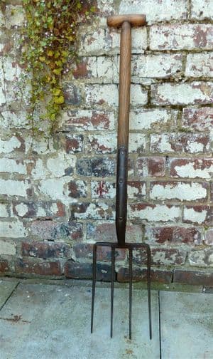 Vintage Gardening Yardley & Co Stourbridge T Handle 4 Tine Garden Fork 42" 1957 Broad Arrow Mark