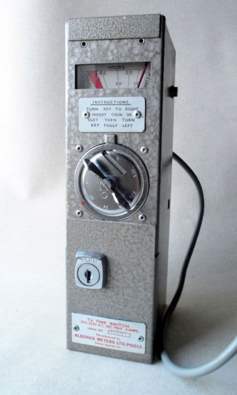 Vintage Patent Applied For Alberice Meters Ltd Poole England 6d Coin Slot TV Time Switch 1960s Television Display Prop Yale lock No key (1)