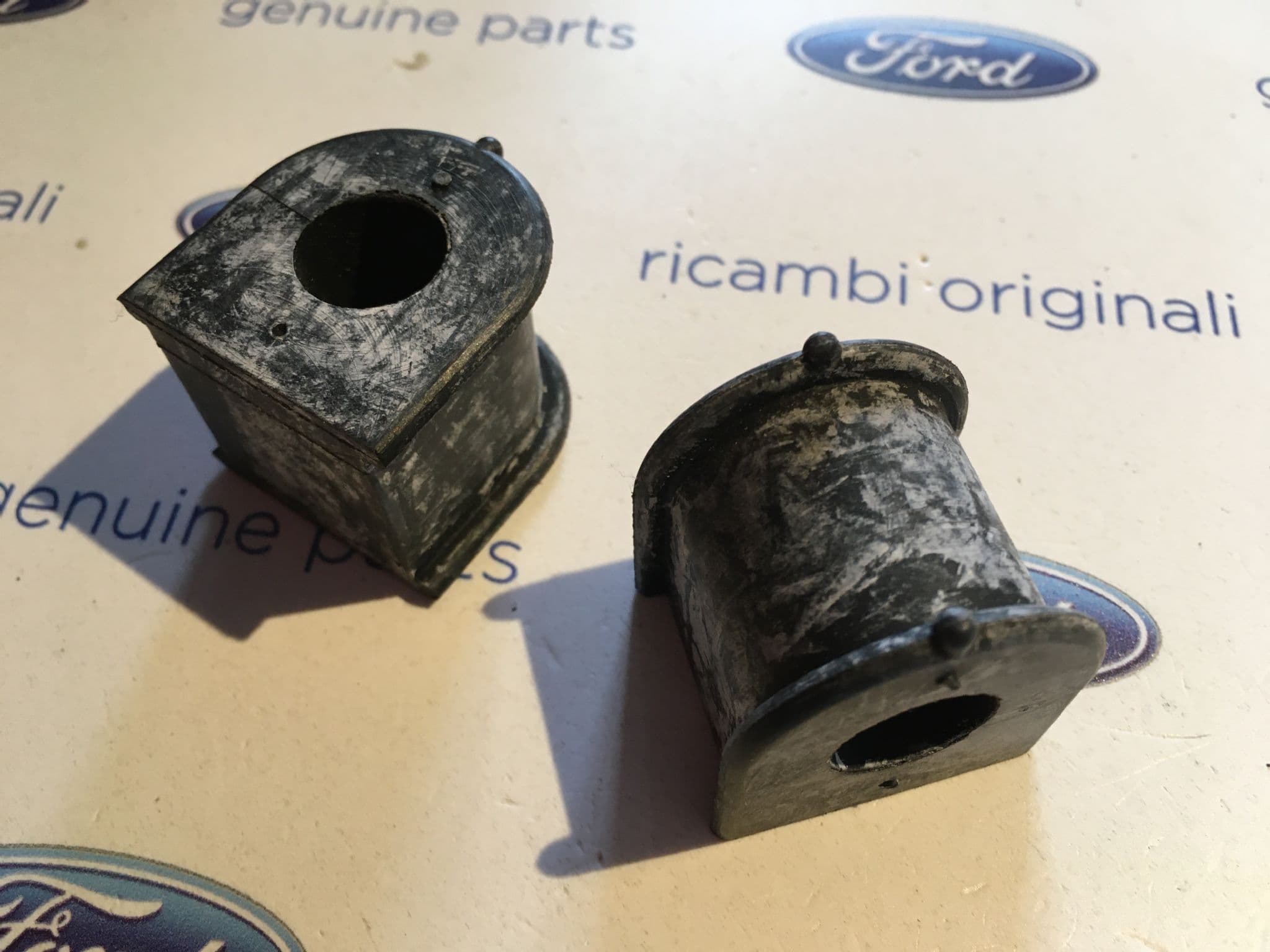 2 x Ford Fiesta MK1/2 XR2 New Genuine Ford rear anti roll bar rubbers
