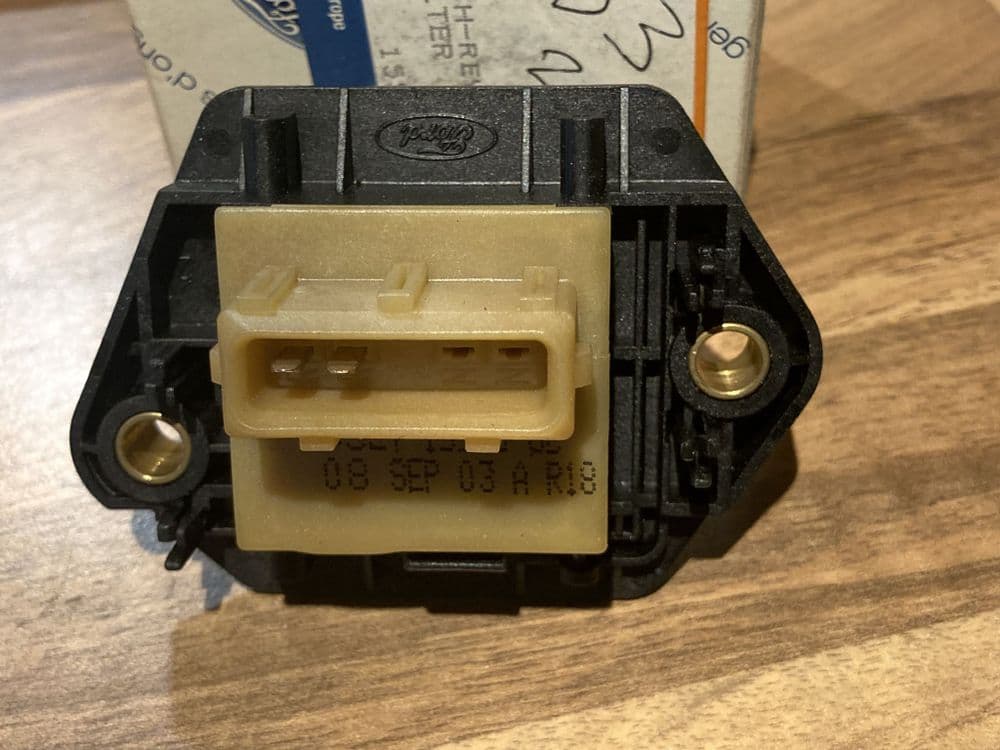 Ford Escort MK5/XR/RS New Genuine Ford reverse light switch 1020872