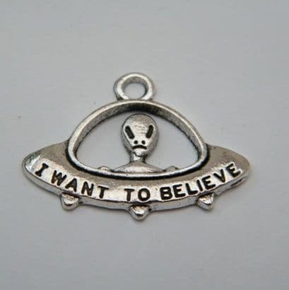 Alien UFO Personalised Wine Glass Charm - Full Bead Style