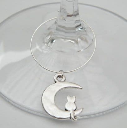 Moon With Cat Wine Glass Charm - Hoop Style