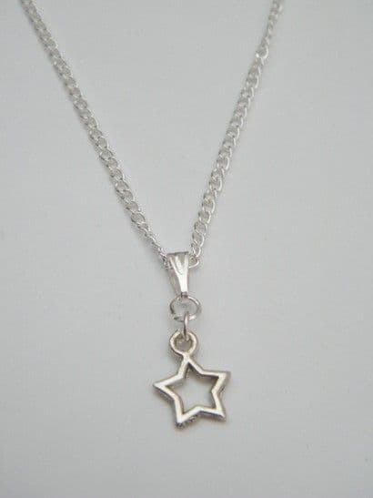 Star Outline Necklace - Charm Style