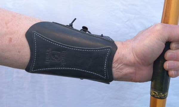 `SHADOW` BRACER ARMGUARD hook fastening