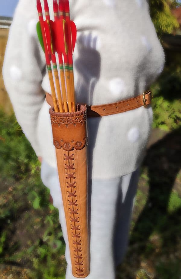 `UPRIGHT/VERTICAL` HIP QUIVER