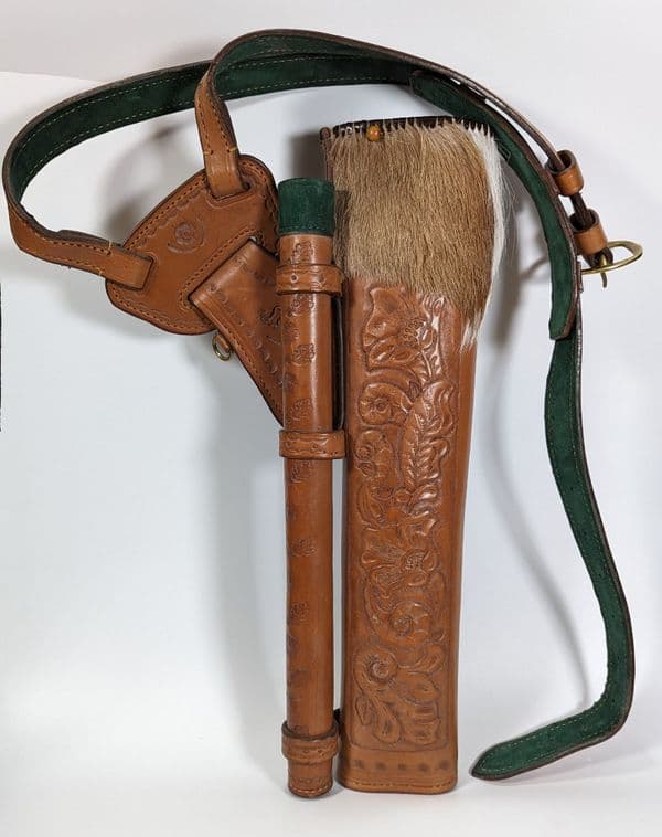 HIP QUIVER SHOULDER TYPE, with extra tube fur top