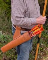 LEATHER HIP QUIVER (brown top detail)