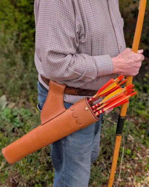 LEATHER HIP QUIVER (brown top detail)