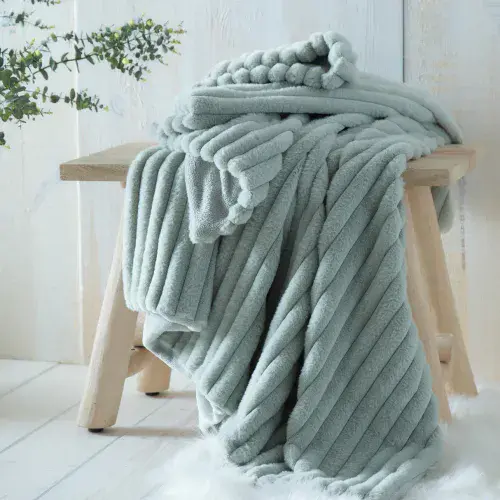 Throw Morritz by Appletree Hygge in Green 130 x 180 cm