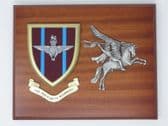 PARACHUTE REGIMENT (PARAS) MESS SHIELD & PEGASUS COMBAT PLAQUE