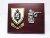 ROYAL REGIMENT OF FUSILIERS ( RRF ) MESS SHIELD & SHOOTING SOLDIER COMBAT PLAQUE