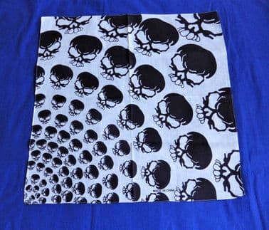 SKULLS BANDANA