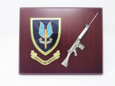 SPECIAL AIR SERVICE ( SAS ) MESS SHIELD AND SLR L1A1 COMBAT PLAQUE