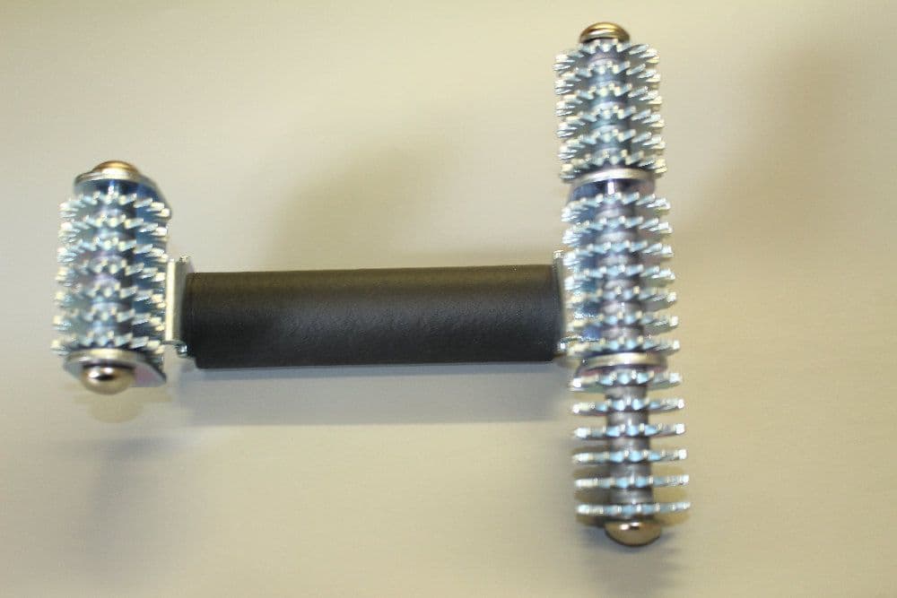 Multi Wheeled Spiked Carpet Roller RWS091B Carpet seaming roller