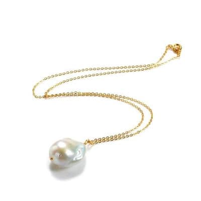 Single Baroque Pearl Necklace on Gold Chain