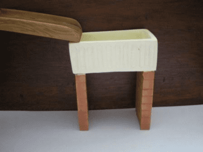 Dolls House Scullery Sink on 'bricks' and drainer. 