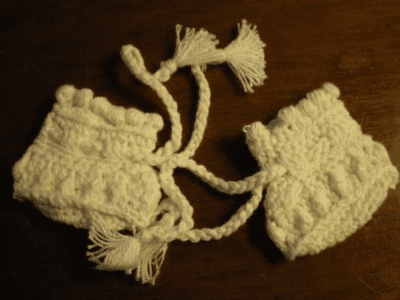 Heidi Ott Krabble Baby doll cream bootees, foot size 4.5cm. CP02