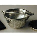 Mixing bowl and spoon in pewter, Warwick miniatures FP10.