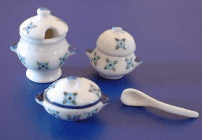 Tureen set for the dolls house.