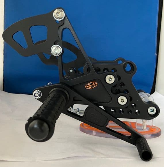 Adjustable Rearsets - Kawasaki ZX-10R (06-07). RSK006.