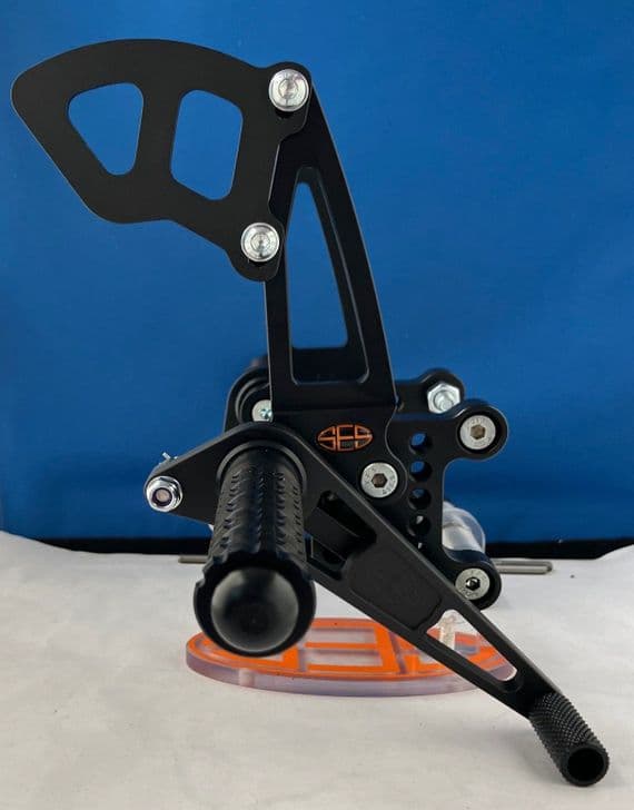 Adjustable Rearsets - Suzuki GSXR 600/750 (96-05) 1000 (01-04). RSS002