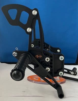 Adjustable Rearsets - Suzuki GSXR600/750 (06-18). RSS006