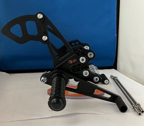 Adjustable Rearsets - Suzuki SV650 (99-10). RSS008.