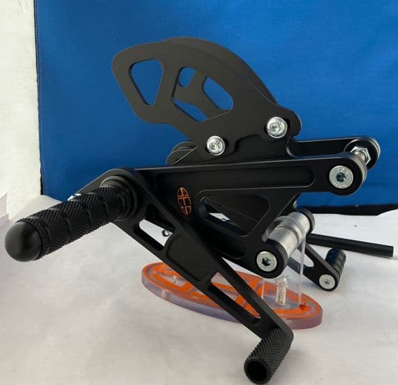 Fixed Rearset: Ducati Monster 600/750/900. RSD004 (BLACK)