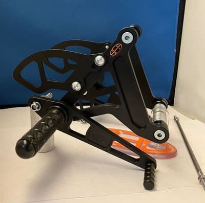 Fixed Rearsets - Honda  Hornet 600 & 900(98-03). RSH012